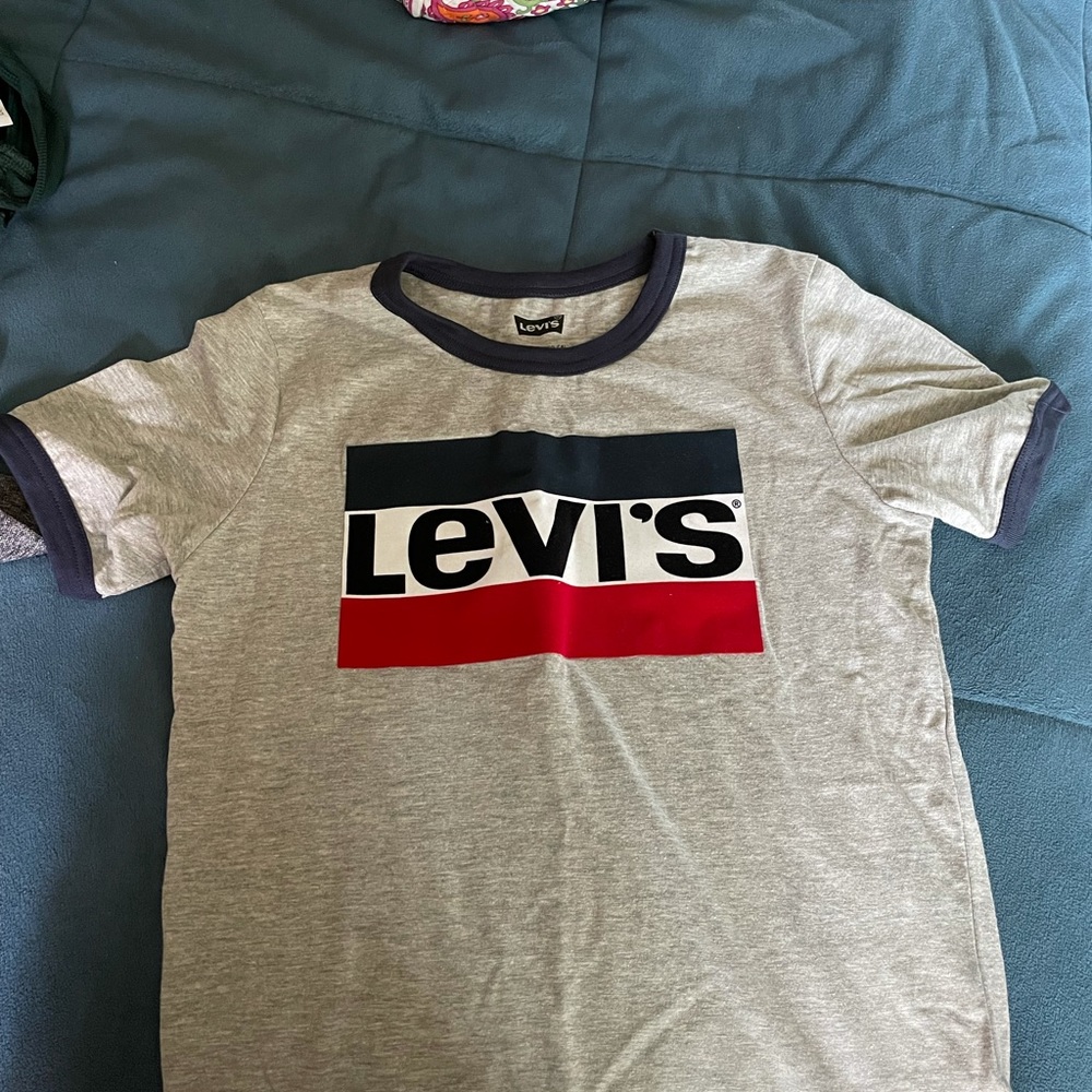 Levi’s graphic tee NWOT